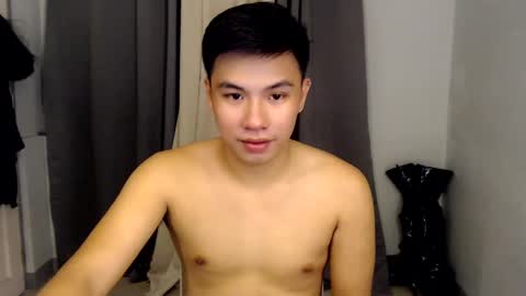 Snapshot of urasian_hardcockxx chatting on 01.09.25 milly online show from 01.09.25