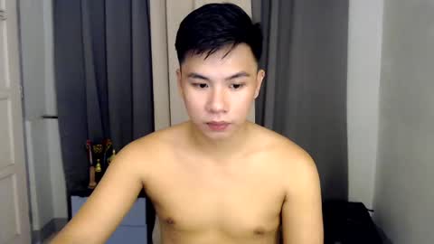 Snapshot of urasian_hardcockxx chatting on 02.17.25 milly online show from 02.17.25