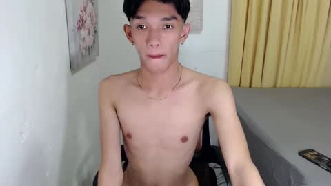 Snapshot of urasian_john20 chatting on 10.16.25 urasian_john20 online show from 10.16.25