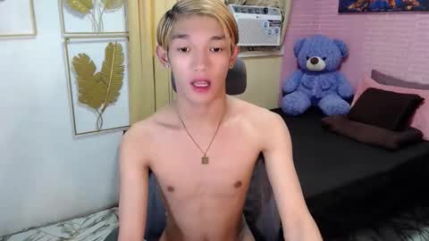 Snapshot of urasian_john20 chatting on 05.17.26 urasian_john20 online show from 05.17.26