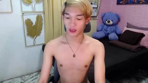 Snapshot of urasian_john20 chatting on 05.17.26 urasian_john20 online show from 05.17.26