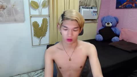 Snapshot of urasian_john20 chatting on 05.22.26 urasian_john20 online show from 05.22.26
