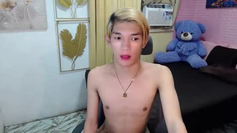 Snapshot of urasian_john20 chatting on 05.25.26 urasian_john20 online show from 05.25.26
