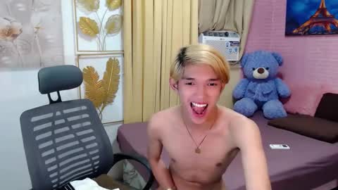 Snapshot of urasian_john20 chatting on 05.27.26 urasian_john20 online show from 05.27.26