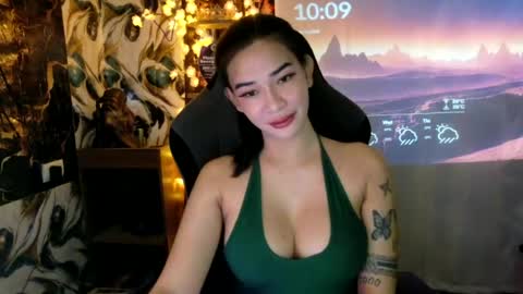 Snapshot of urasiandreamgirlxxx chatting on 06.14.26 jess online show from 06.14.26
