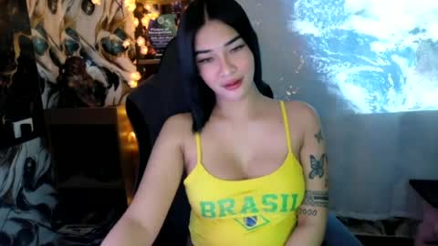 Snapshot of urasiandreamgirlxxx chatting on 06.15.26 jess online show from 06.15.26