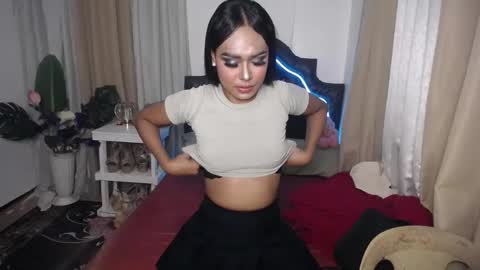 Snapshot of urasians_cummer chatting on 01.22.25 Pau online show from 01.22.25