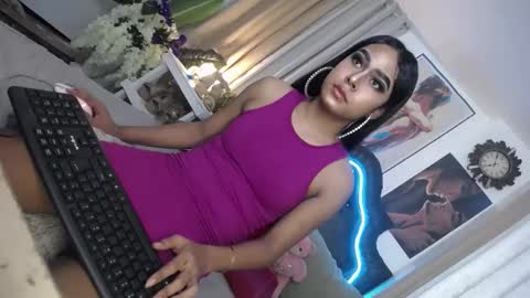 Snapshot of urasians_cummer chatting on 02.05.25 Pau online show from 02.05.25