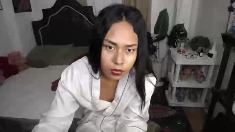 Snapshot of urasians_cummer chatting on 03.09.25 Pau online show from 03.09.25