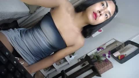 Snapshot of urasians_cummer chatting on 03.10.25 Pau online show from 03.10.25