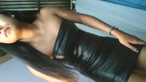 Snapshot of urasians_cummer chatting on 10.03.25 Pau online show from 10.03.25