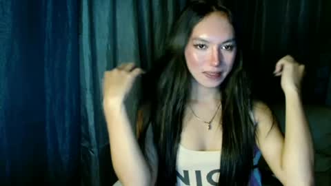 Snapshot of urasiansexbombgirlxxx chatting on 06.23.26 Elizabeth online show from 06.23.26
