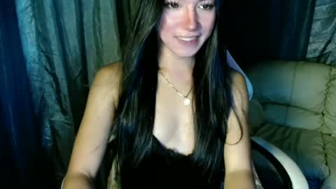 Snapshot of urasiansexbombgirlxxx chatting on 07.01.26 Elizabeth online show from 07.01.26