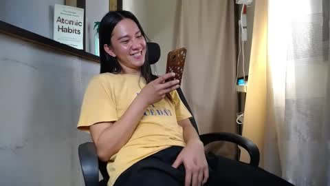 Snapshot of urasiantserika chatting on 12.20.24 Erika online show from 12.20.24