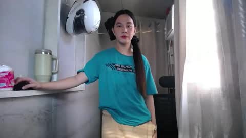 Snapshot of urasiantserika chatting on 10.24.25 Erika online show from 10.24.25