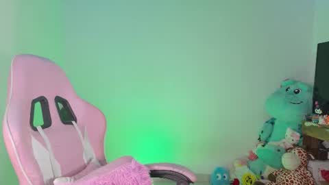 Snapshot of urbaby6irl chatting on 07.12.26 Danielle online show from 07.12.26