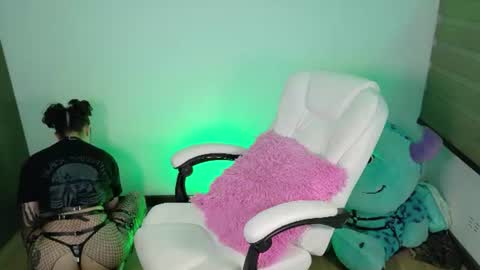 Snapshot of urbaby6irl chatting on 08.09.26 Danielle online show from 08.09.26