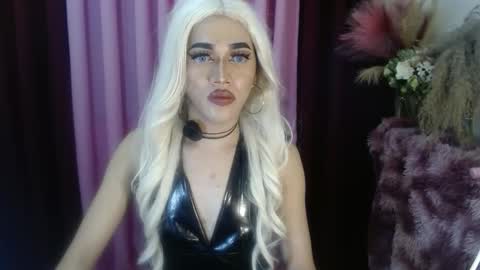 Snapshot of urcumgirlasiants chatting on 09.16.25 KENDALL online show from 09.16.25