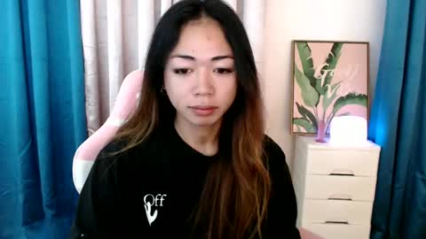 Snapshot of urfantacyjamaica chatting on 02.11.25 ayumi reacher online show from 02.11.25