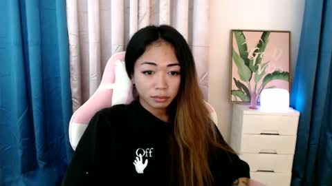 Snapshot of urfantacyjamaica chatting on 02.11.25 ayumi reacher online show from 02.11.25