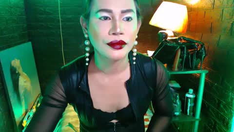 Snapshot of urhardcockqueenxxx chatting on 03.06.25 queen norelle online show from 03.06.25