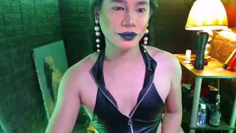 Snapshot of urhardcockqueenxxx chatting on 09.26.25 queen norelle online show from 09.26.25