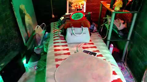 queen norelle online show from 04.18.26