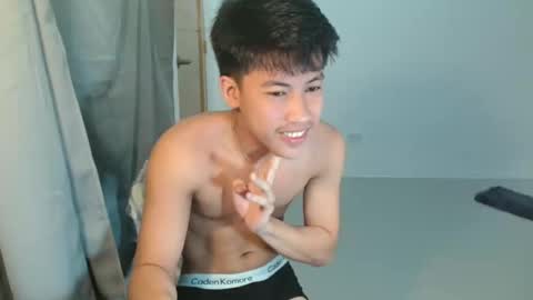 Snapshot of urhot_jules chatting on 02.27.26 erwin online show from 02.27.26