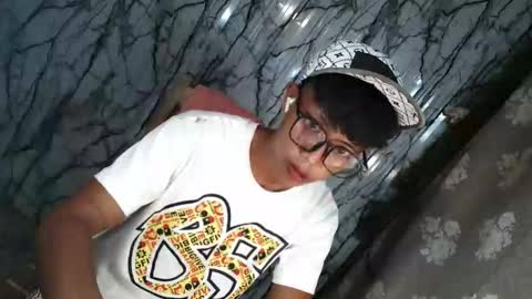 urhotfucker_fred online show from 04.15.26