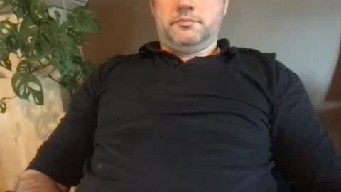 Snapshot of urhungdaddy8 chatting on 11.25.25 Hung Daddy online show from 11.25.25