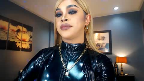 UrMajestyTyra online show from 03.08.25