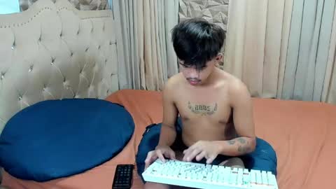 Snapshot of urmasterhardcock chatting on 05.27.26 urmasterhardcock online show from 05.27.26
