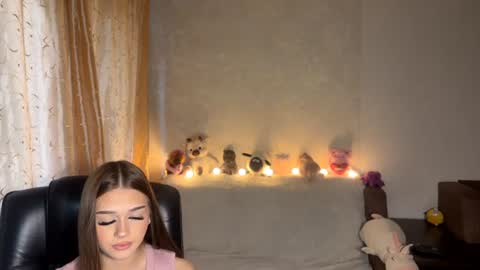 Snapshot of urmeowkitty chatting on 07.19.26 Molly online show from 07.19.26