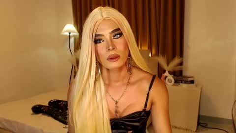 Snapshot of urnauthy_ciliaxxx chatting on 02.19.25 cecilia online show from 02.19.25