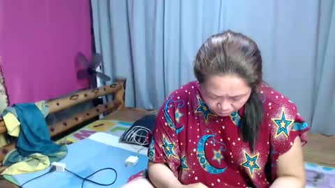 Snapshot of urpinay_singlemother chatting on 05.01.26 urpinay_singlemother online show from 05.01.26