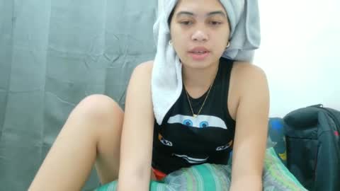 Snapshot of ursexy_pinay_skinny chatting on 04.25.26 im jenny online show from 04.25.26