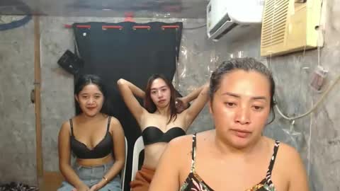 Snapshot of ursweetpinky chatting on 05.26.26 ursweetpinky online show from 05.26.26