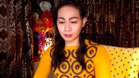 Snapshot of urtimelessbeauty chatting on 02.06.25 Merca online show from 02.06.25