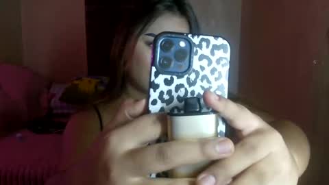 Snapshot of urwifematerial69_ chatting on 05.19.26 Bella Miles Olivia online show from 05.19.26