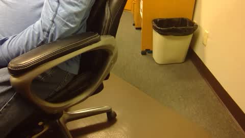 Snapshot of useemie chatting on 12.04.24 useemie online show from 12.04.24