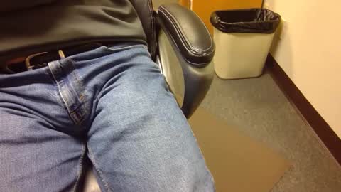 Snapshot of useemie chatting on 12.12.24 useemie online show from 12.12.24