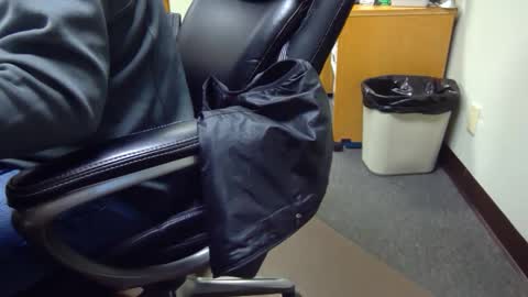 Snapshot of useemie chatting on 12.13.24 useemie online show from 12.13.24