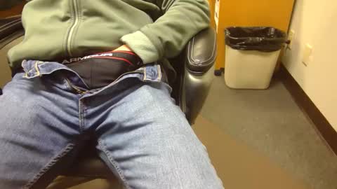 Snapshot of useemie chatting on 12.16.24 useemie online show from 12.16.24