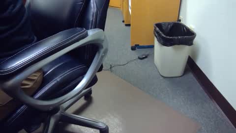 Snapshot of useemie chatting on 12.23.24 useemie online show from 12.23.24