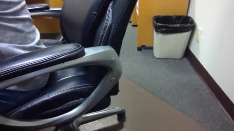 Snapshot of useemie chatting on 12.31.24 useemie online show from 12.31.24