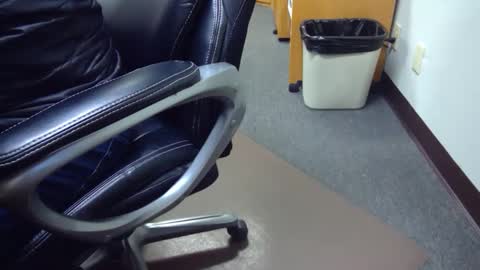 Snapshot of useemie chatting on 01.03.25 useemie online show from 01.03.25