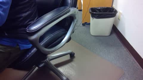 Snapshot of useemie chatting on 01.06.25 useemie online show from 01.06.25