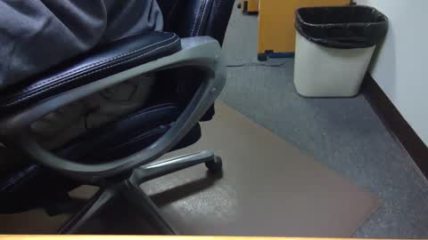 Snapshot of useemie chatting on 01.13.25 useemie online show from 01.13.25