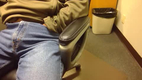 Snapshot of useemie chatting on 01.23.25 useemie online show from 01.23.25