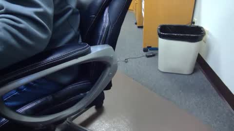 Snapshot of useemie chatting on 01.30.25 useemie online show from 01.30.25